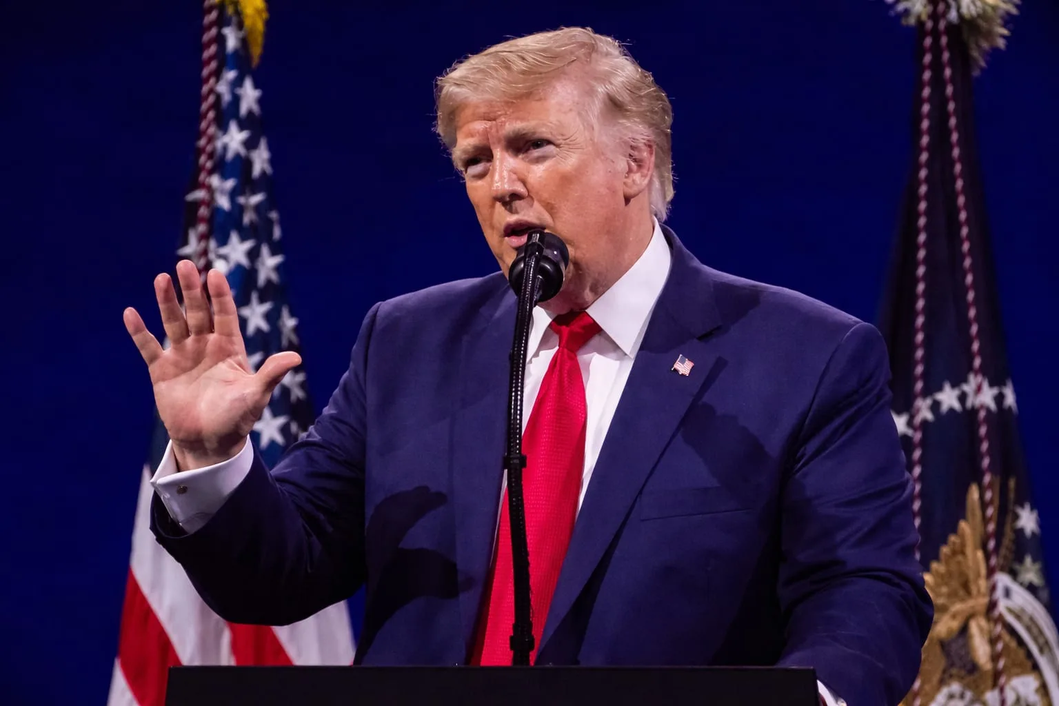 Donald Trump evacuat în secret de la summitul NATO din cauza unei amenințări cu asasinatul