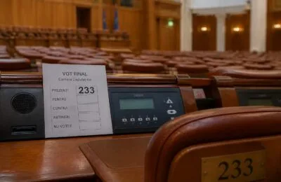 Nicușor Dan caută o majoritate de 233 de voturi pentru un premier independent după ratarea unei tranșe PNRR